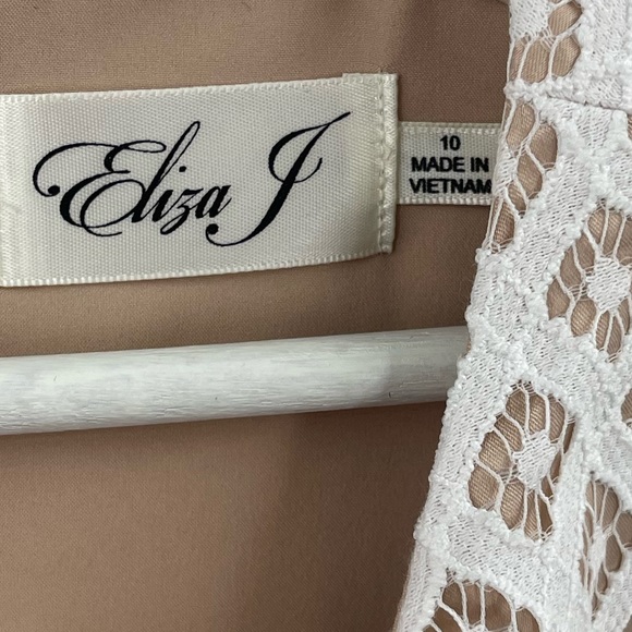 Eliza J. Bell Sleeve Lace Dress Fit Flare in White Size 10 Like New - Picture 6 of 7